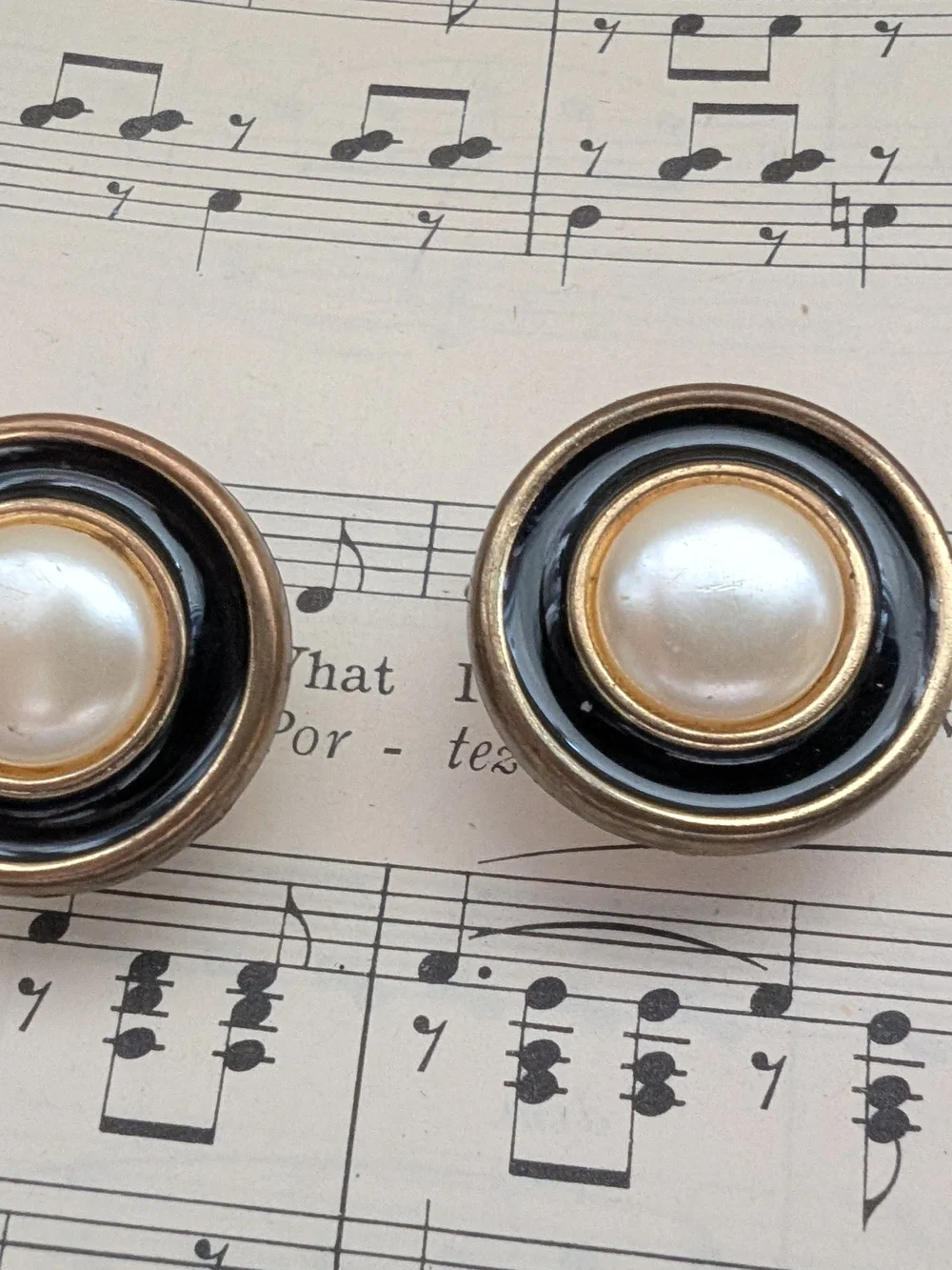 Vintage Pearl Center Button Earrings - Black & Pearl - Picture 3 of 7